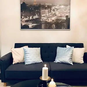 In The Heart Of Mannheim, Free Parking, Netflix, Fast Wifi Apartment